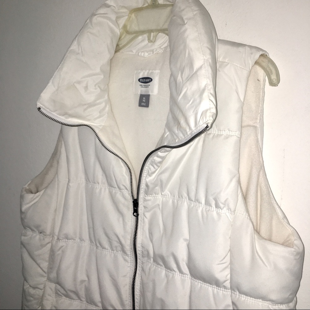 Old Navy Women’s Water-Resistant Puffer Vest